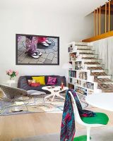 七彩糖果色 充滿活力的公寓現代客廳裝修圖片