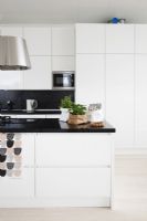 芬蘭公寓  讓創意元素無所不在簡約廚房裝修圖片