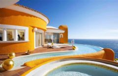 明亮的橙色西班牙臨海別墅現代閣樓裝修圖片