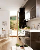 50平米橙色與黑白的和諧搭配簡約廚房裝修圖片