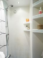 藍白清新公寓 純白地板的小清新風現代衛生間裝修圖片
