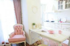 一個粉紅色的小窩歐式廚房裝修圖片