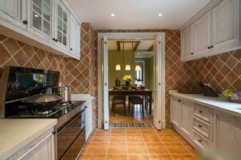 89平老房改造變身清新淡雅美式家美式廚房裝修圖片