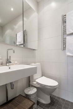 令人心動的瑞典清新小公寓簡約風格衛生間
