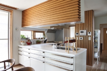 90平米打造木質和風高品位的四口之家現代風格廚房