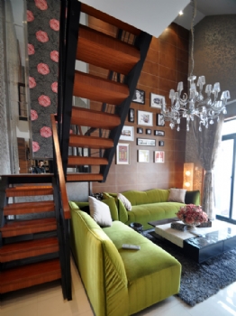 82平米閣樓公寓的精致慢生活古典客廳裝修圖片